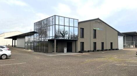 Locaux industriels de 1060 m² à vendre : Photo