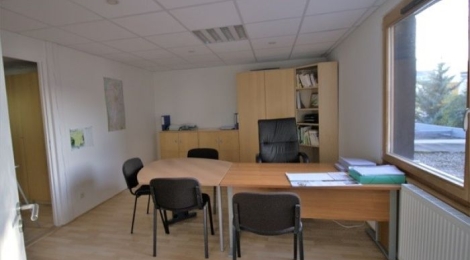 Locaux tertiaires de 186 m² à louer : Photo