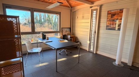 LOCAL PROFESSIONNEL A LOUER - 91 M² : Photo