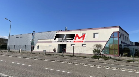 Ensemble immobilier industriel de 2689 m² à vendre : Photo