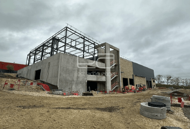 A vendre local d’activité de 2399,5 m² divisible à partir de 181 m² : Photo