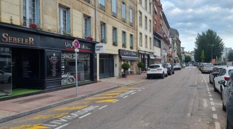 local commercial EPINAL : Photo